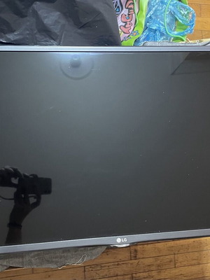 LG τηλεόραση 32 ιντσών μεταχειρισμένη με βάση τοίχου