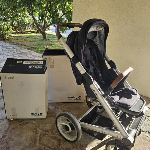 Mutsy i2 Baby Stroller like new with extras