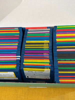Δισκέτες floppy μεταχειρισμένες, πακέτο 50 με παιχνίδια και προγράμματα για Amiga 500 Commodore