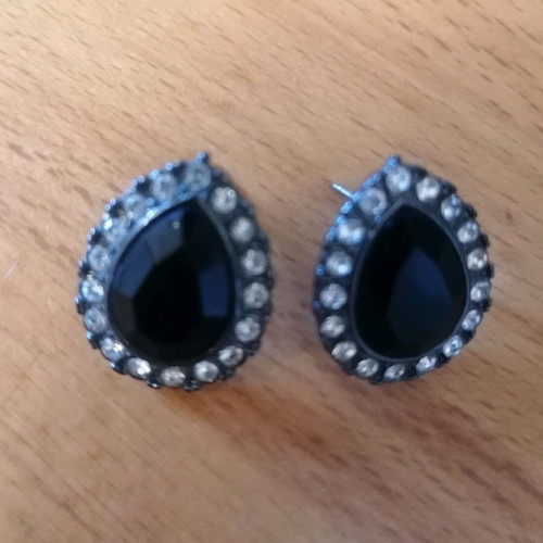 Teardrop earrings black with rhinestones like new