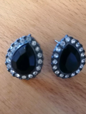 Teardrop earrings black with rhinestones like new