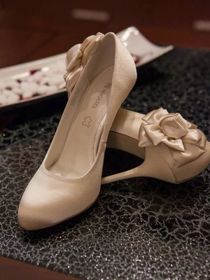Migato bridal pumps size 37, beige