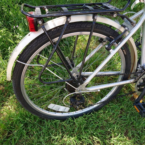 Unisex 26" Aluminum City Bicycle like new, silver