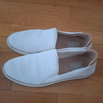 Ugg Australia women's slip-on knit sneakers size 41 white