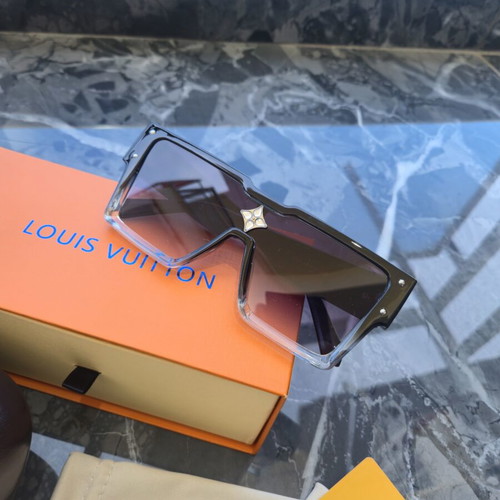 Louis Vuitton sunglasses new, black and white