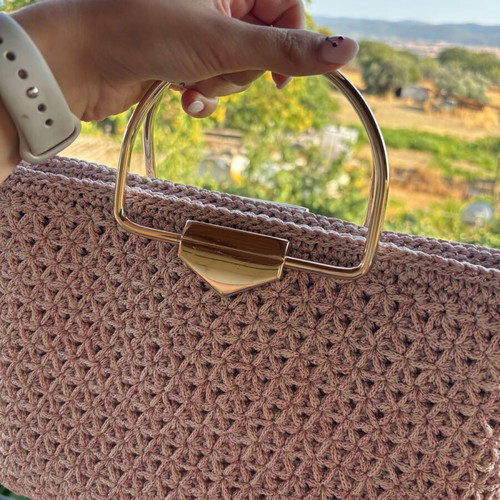 Knitted bag with pink gold thread like new