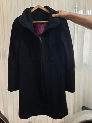 Women's coat like new, size M-L, black