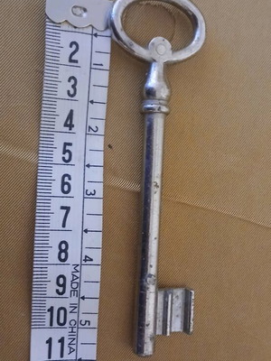 Metal decorative key like new