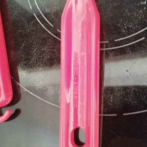 Set of 3 red kitchen spoons like new, nylon