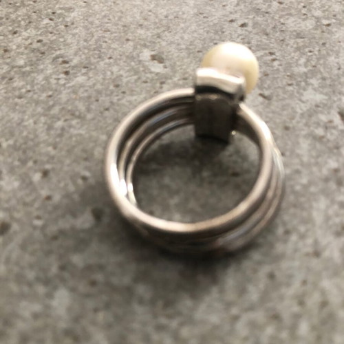 Silver ring with pearl like new