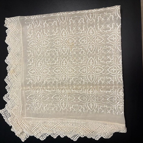 White lace tablecloth 90x90 new with embroidered design
