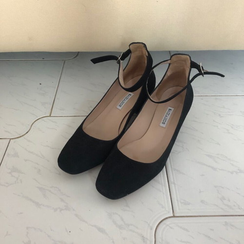 Sagiakos suede pumps with strap black like new, 5cm heel size 40
