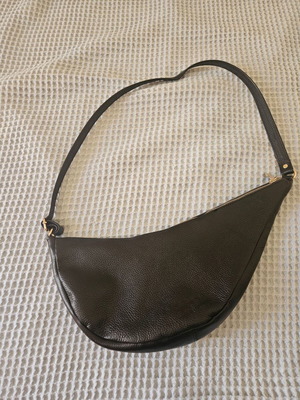 Sling bag καινούργιο, ιταλικό δέρμα, μαύρο και χρυσαφί