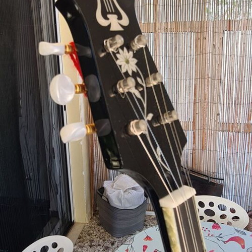 Bouzouki trichordo Matsikas like new with case and footrest