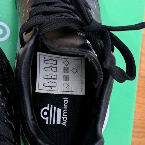 Admiral football shoes size 28 like new, black