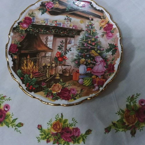 Royal Albert Christmas Collection plate set 6 pieces new bone china