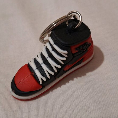Nike keychain like new, black and red