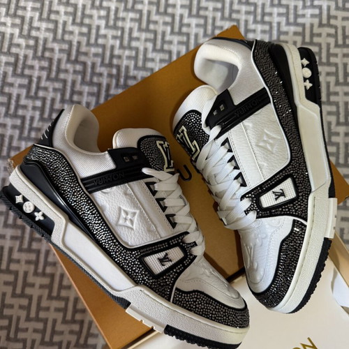 Louis Vuitton sneakers size 41 like new black and white