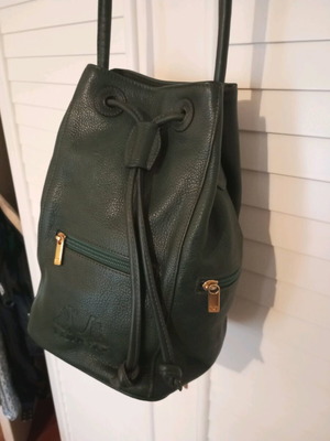 Italian leather shoulder bag green like new