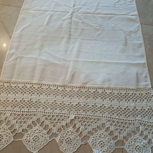 Silk Soufli table linens, 3 pieces