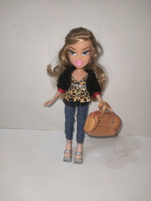 Bratz Pampered Pupz Yasmin doll 2007 used