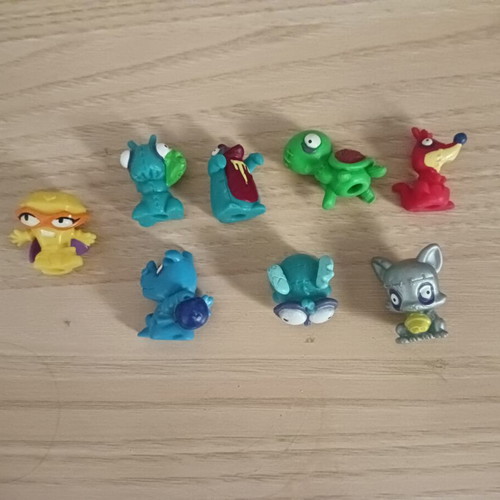 Zomlings surprise toys used set with Superzings figure