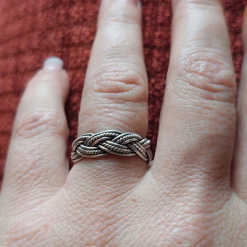 Silver 925 adjustable ring like new