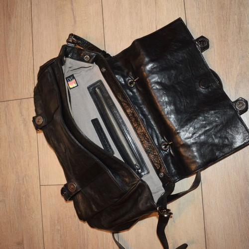 Diane Von Furstenberg Vintage Leather Hand Bag like new, black