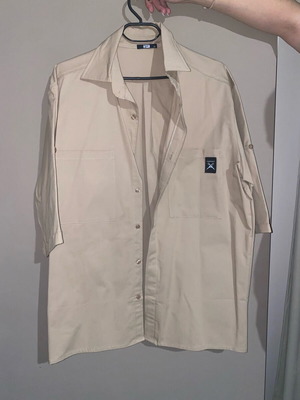 Vagrancy shirt new size medium with large fit