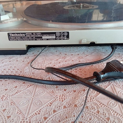 Technics SL-QD21 Quartz direct drive turntable like new