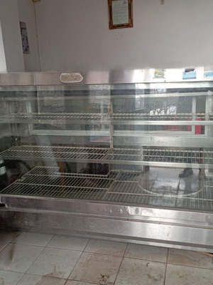 Professional maintenance refrigerator like new with display case and precision scale