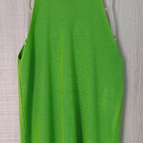 Mango sleeveless top in green like new, size S