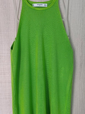 Mango sleeveless top in green like new, size S