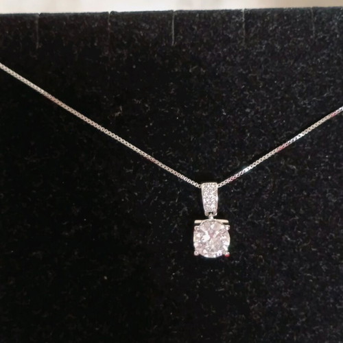 Silver solitaire necklace new, elegant with sparkling crystal