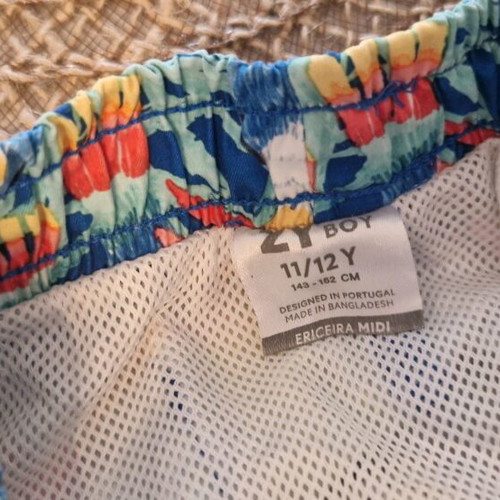 Children's swimwear like new, colorful, size 8 years