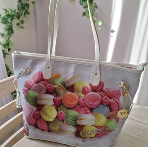 Τσάντα ώμου Ynot? με σχέδιο macarons