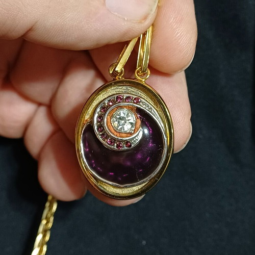 Pendant with spiral design and crystal, like new