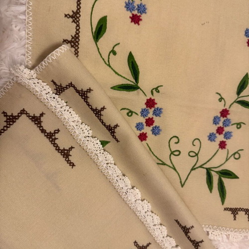 Handmade table linens new with lace, set of 2 pieces