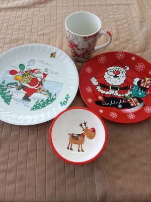 Christmas new set of plates and mug