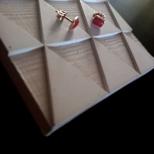 18k golden earrings with coral, Leondarakis Design Jewellery