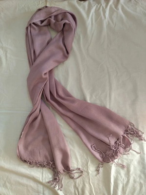 Pink pashmina like new with fringes