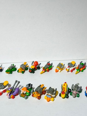 Assembled iron toy cars new, pack of 21 with plastic animals
