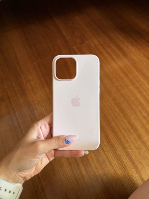 iPhone 13 Pro Max cases like new, Apple and Burga