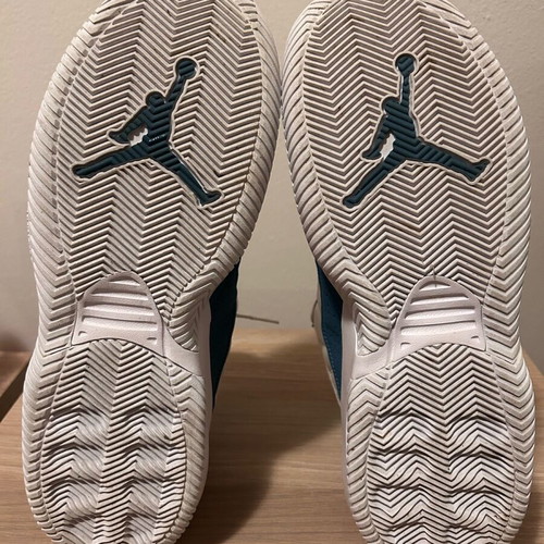 Nike Air Max Jordan boots like new, size 46, white and blue
