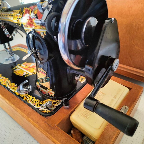Shmens sewing machine like new, used