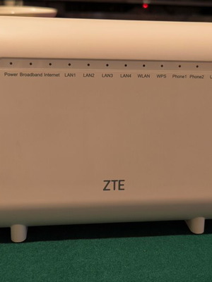 ZTE ZXHN H268N ADSL Wi-Fi Router like new
