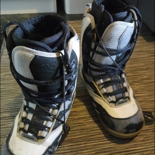Elan snowboard boots used, size 44, normal wear