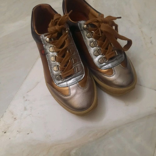 Doca Leather Shoes Size 36 Like New Brown and Silver