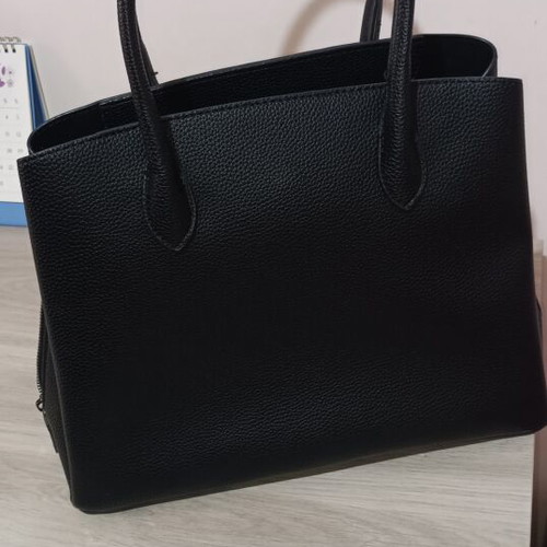 Black shoulder bag like new, medium size with side pockets
