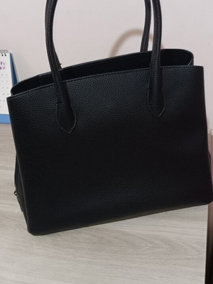 Black shoulder bag like new, medium size with side pockets